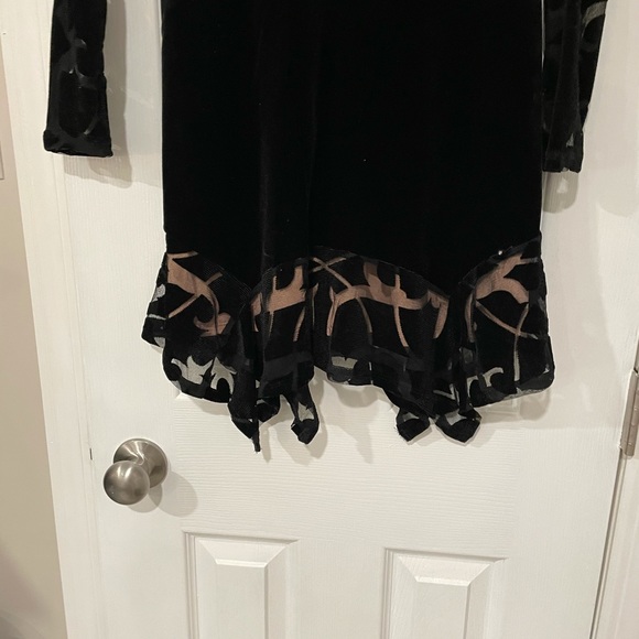 COPY - BCBGMAXAZARIA Velvet long sleeve dress NWT - Picture 4 of 9